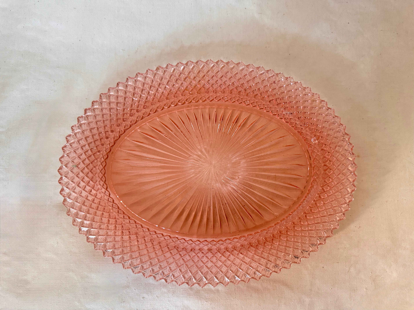 Anchor Hocking ‘Miss Americana’ Pink Oval Shaped Diamond Pointed Serving Platter