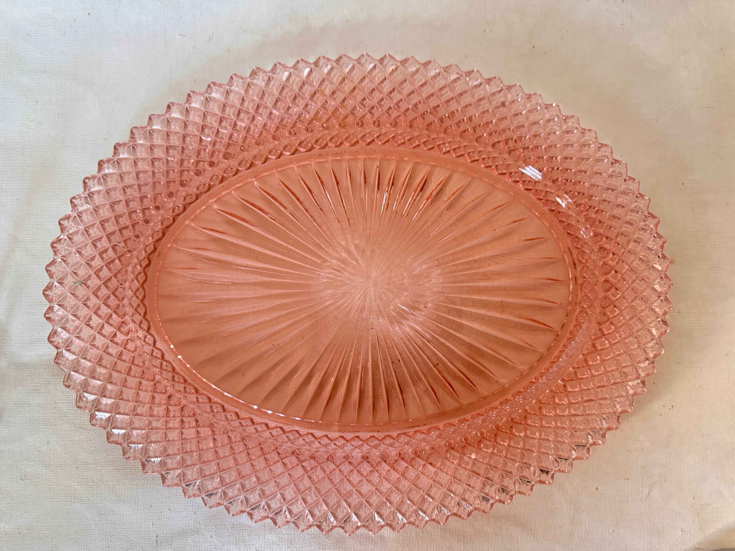 Anchor Hocking ‘Miss Americana’ Pink Oval Shaped Diamond Pointed Serving Platter