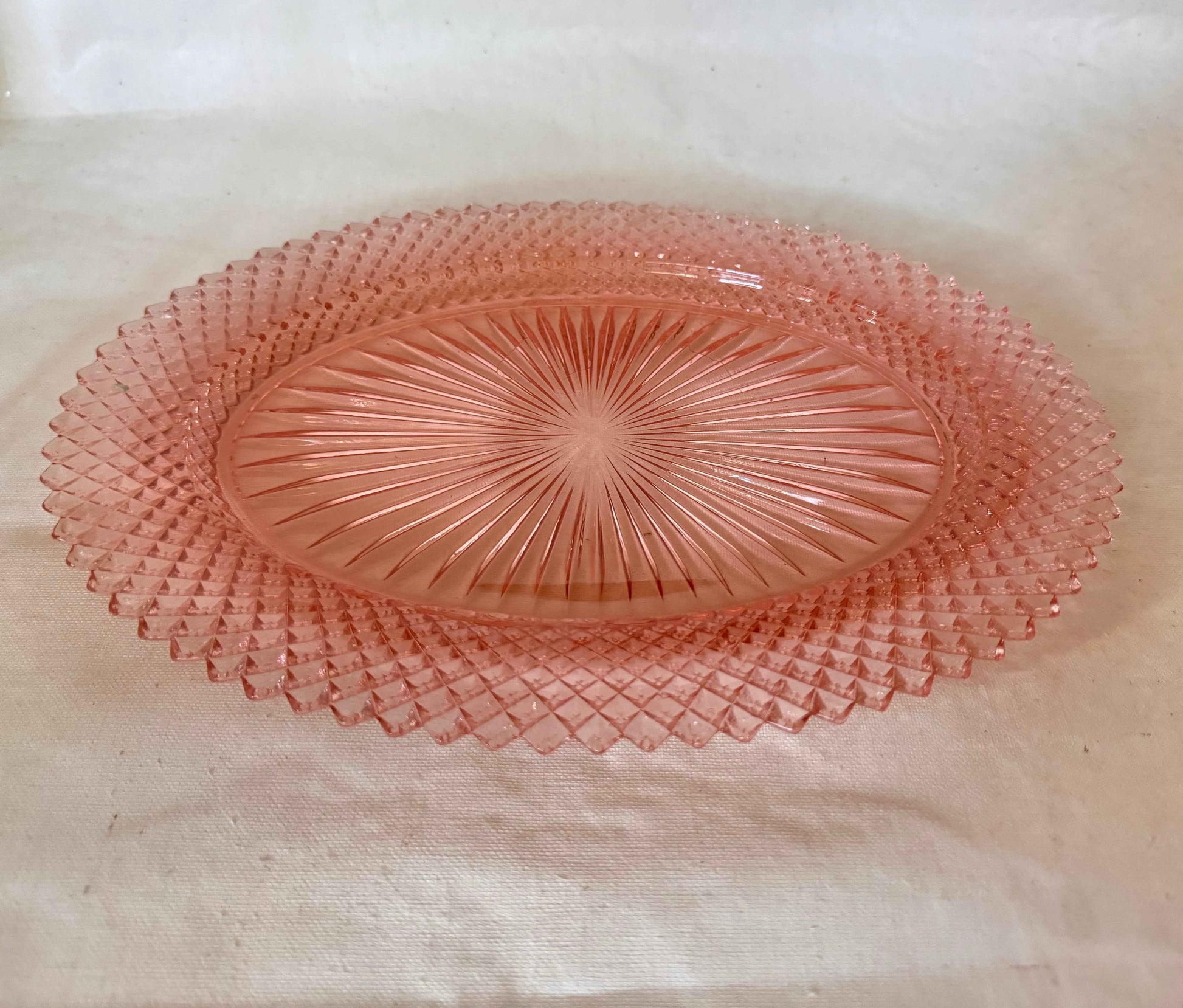 Anchor Hocking ‘Miss Americana’ Pink Oval Shaped Diamond Pointed Serving Platter